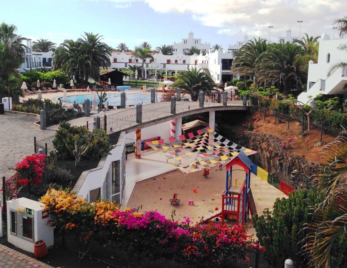 Piscina infantil y miniclub