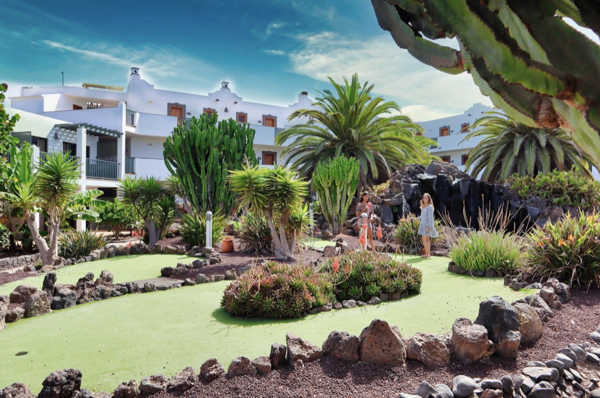 Minigolf entre jardines